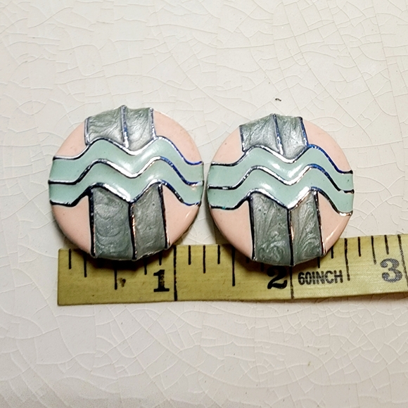 1980s pastel pink green cloisonne zigzag pattern clip on earrings - Picture 6 of 7